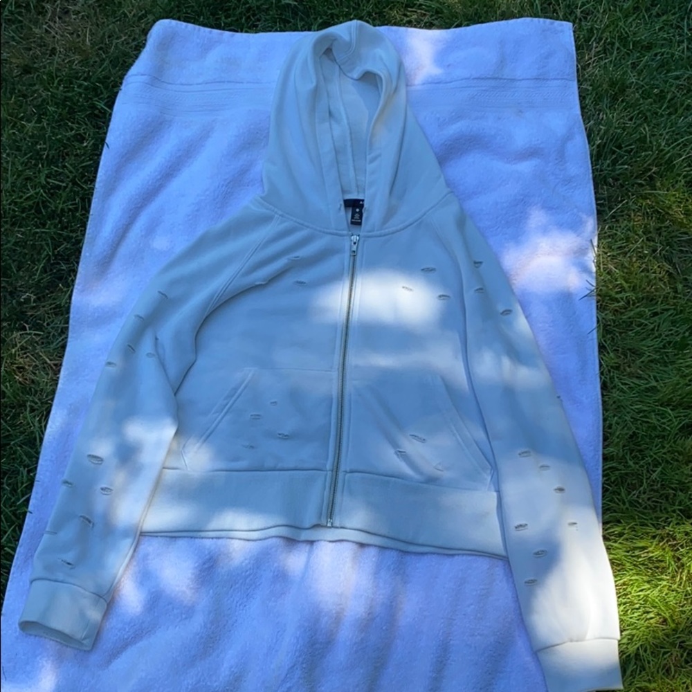 Trendy white zip up